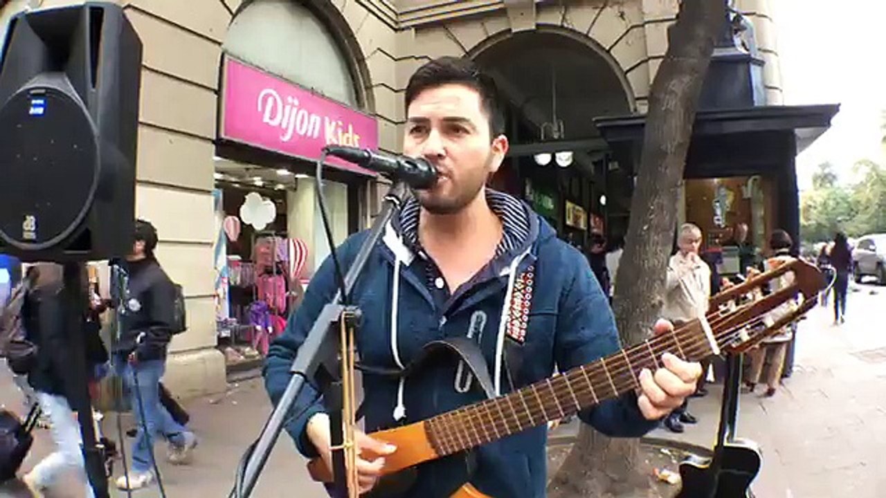 ARTISTA CALLEJERO: MÚSICA "FOLKLORE LATINOAMERICANO", PLAZA DE ARMAS, SANTIAGO DE CHILE