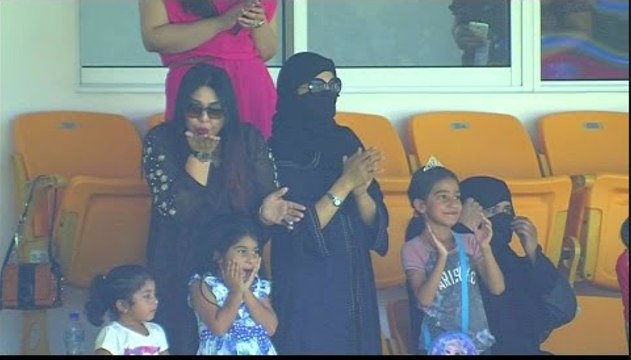 Misbah ul Haq Wife gives Flying Kiss Caught On camera-3rd Test- West Indies v Pakistan at Roseau