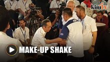 David Teo shakes the hand that slapped him