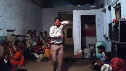 sadhi main is dance ko dekh kr sub haran ho gye 2017