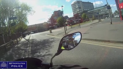 CCTV Shows Moped Gang Trying To Steal Motorbike