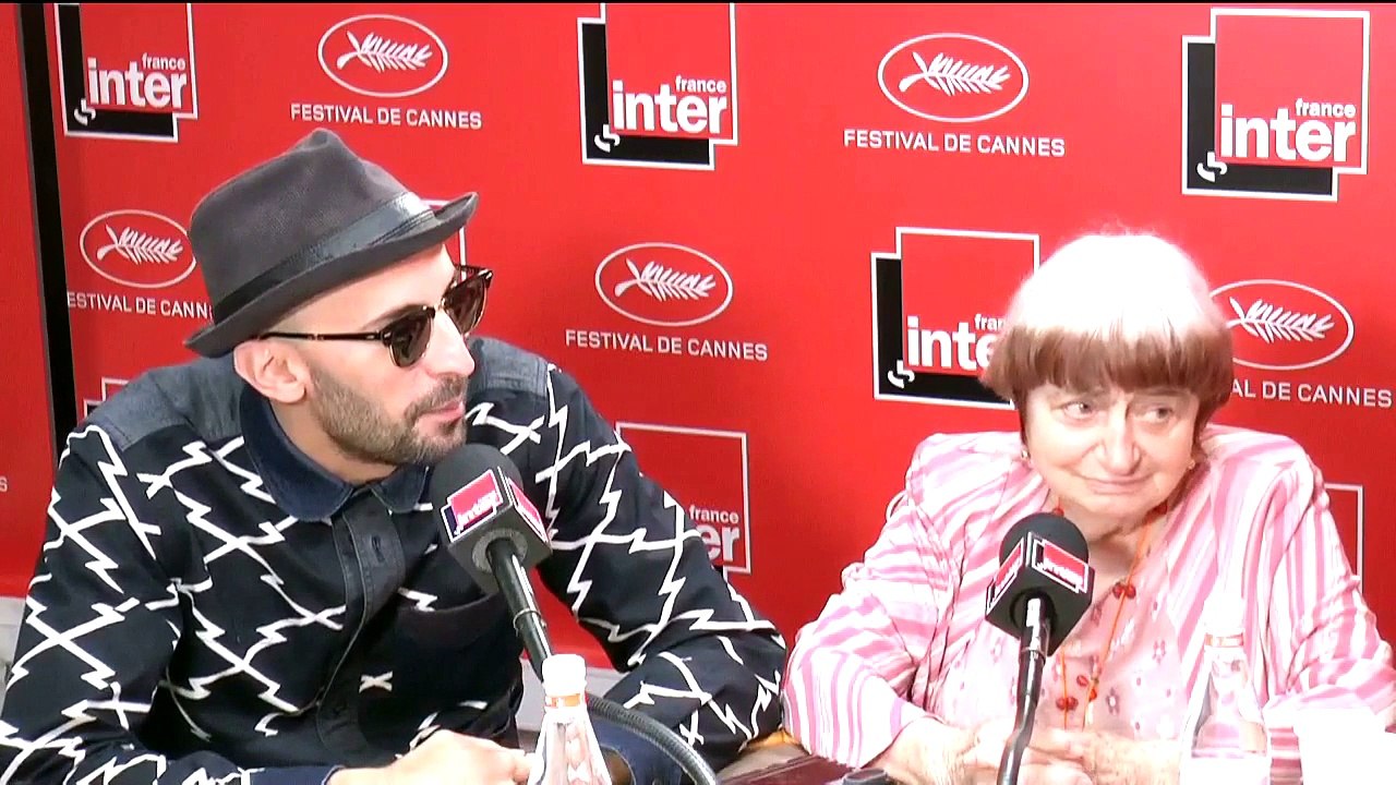 JR : "Je suis parti sillonner les mains, les yeux, les oreilles, et les petits doigts de pied d'Agnès."