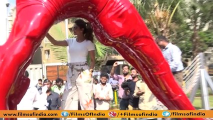 Shilpa Shetty Inaugurated her yoga posed Statue
