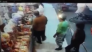 COUGHT ON CAMERA - Robbery at Dry Fruit Shop.