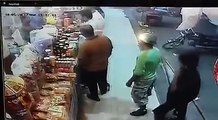 COUGHT ON CAMERA - Robbery at Dry Fruit Shop.