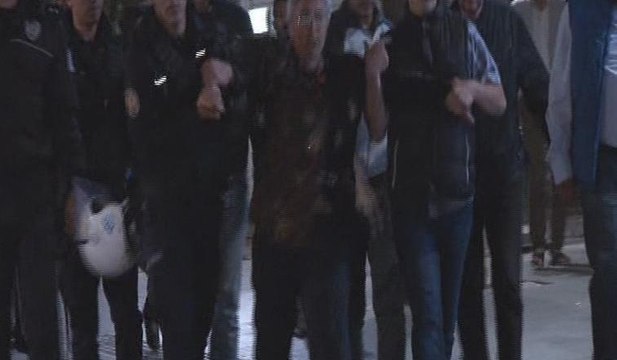 Ankara'da açlık grevine destek veren gruba polis müdahalesi