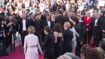 Cannes: l'équipe du film d'Arnaud Desplechin sur les marches