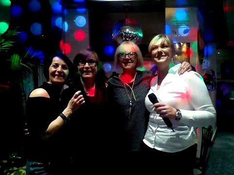 Maryline, Simone, Marie et Séverine interprètent Pourvu qu'elles soient douces de Mylène Farmer