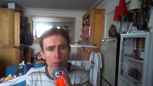 Wiwi égratigne welcome to the show d'Adam Lambert & Laleh