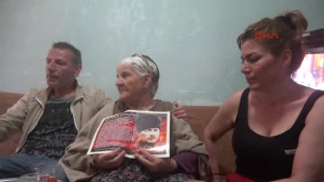 Bodrum Atatürk'ün Poster Resmindeki Elini Öpen Teyzenin Evi Ziyaretçi Akınına Uğruyor-2 Son