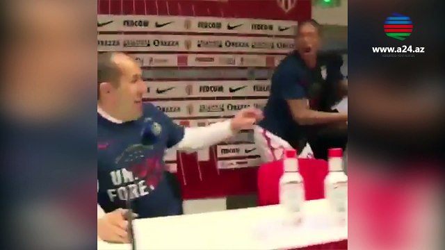 Monako futbnolçularının çempionluq sevinci. Baş məşqçinin başına...