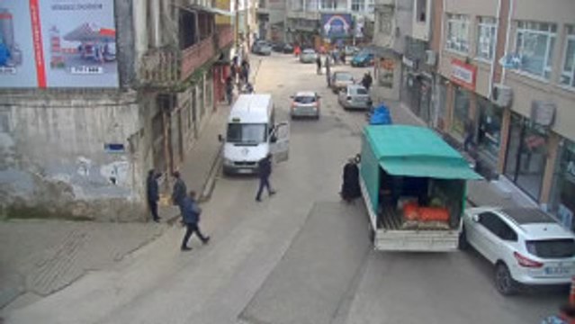 Yolda Yürüyen Kadınların Üzerine Arabayı Böyle Sürdü