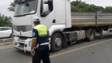 Kantardan Kaçan Tır Yan Yatınca Trafik Felç Oldu