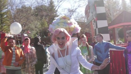 Katy Perry - Chained To The Rhythm