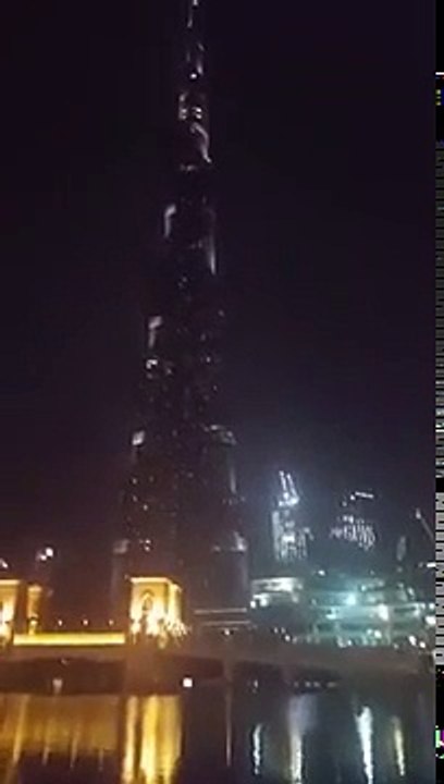 Burj Khalifa Lights Up Pakistan Flag  Pakistan Republic Day 2017 mp4