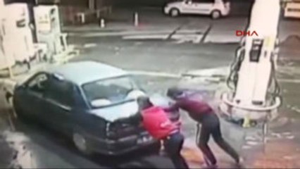 Yakıtı Biten Otomobili Itmeye Yardım Etmeme Tartışması Cinayetle Bitti