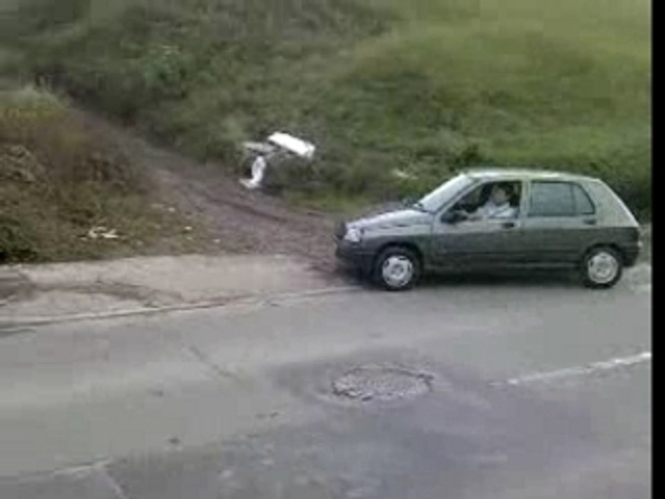 La chatte 180° avec sa clio