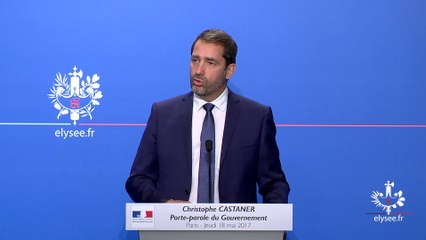 Emmanuel Macron souhaite "solidarité", "collégialité" et "confidentialité" au conseil des ministres