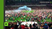 Folles images des supporters russes inondant la pelouse du Spartak de Moscou