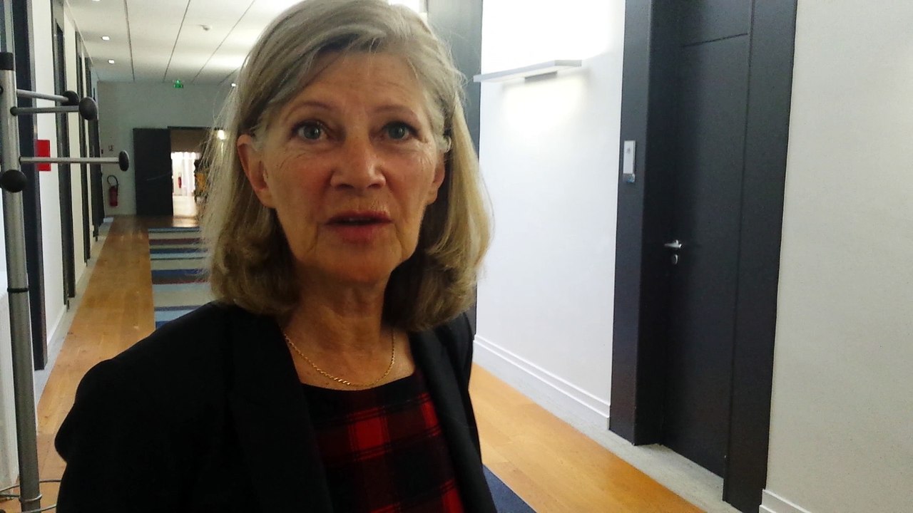 Brigitte Desveaux, vice-présidente de l'Agglo de La Rochelle en charge des transports, parle du nouveau réseau de bus