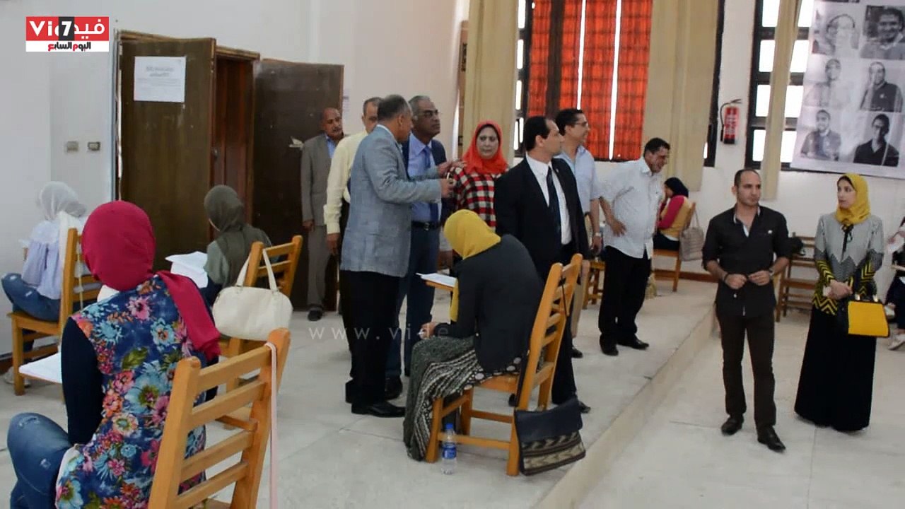 رئيس جامعة بورسعيد يتفقد امتحانات الفصل الدراسي الثاني بكلية  التجارة
