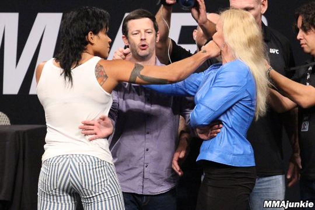 UFC champ Amanda Nunes explains uncharacteristic fist to face of Valentina Shevchenko
