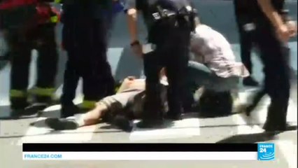 URGENT - Un véhicule fonce sur des piétons sur un trottoir à Times Square à New York