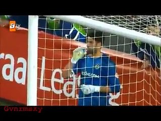 Tek kişilik komedi. Volkan Demirel.