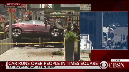 Télécharger la video: CBS NEWS: New York: Un véhicule fonce dans la foule sur Times Square - Il y aurait un mort et au moins 10 blessés