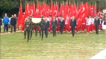 Bakan Kılıç ve Beraberindeki Heyet Anıtkabir'i Ziyaret Etti