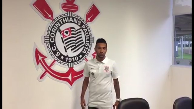 Clayson assina com o Corinthians e manda recado para a torcida. Veja!