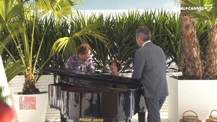 Télécharger la video: Mathieu Amalric et Jeanne Balibar en interview - Festival de Cannes 2017