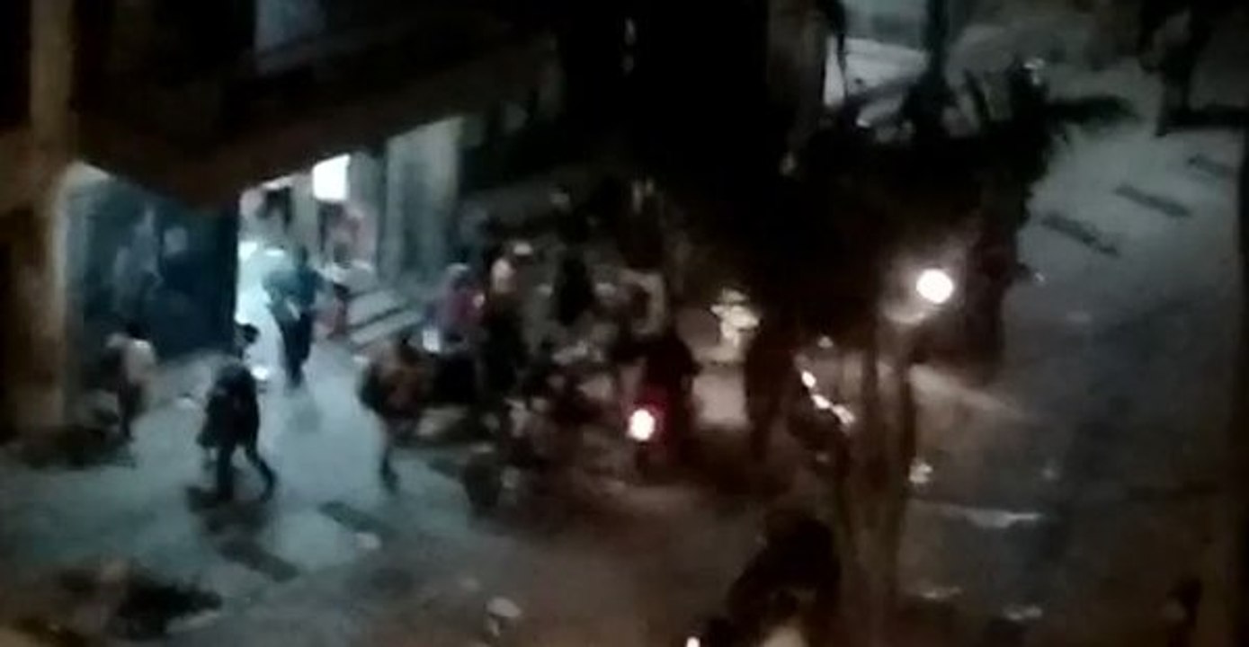 Looters Sack Shops in Los Teques, Venezuela