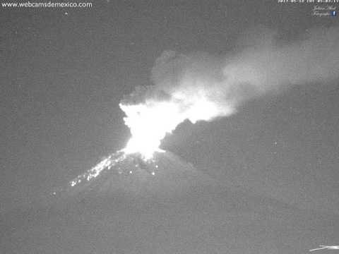 Mexico's Volcán Popocatépetl Spews Lava in Nighttime Eruption