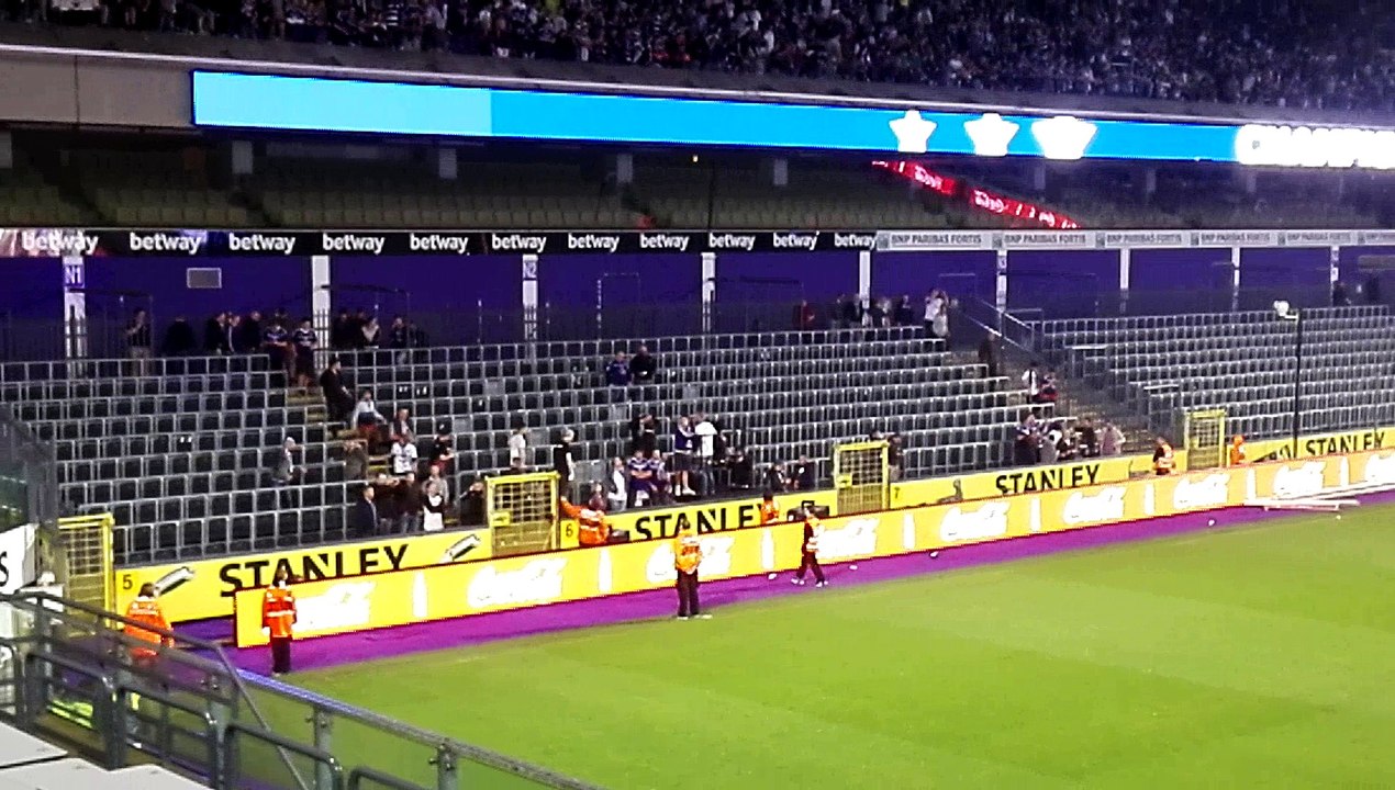 Le kop reprend sa place en tribune