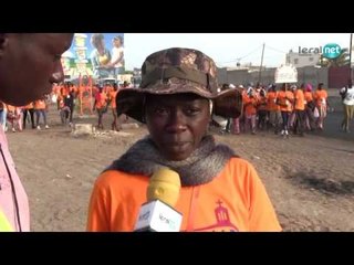 Sur la route de Popenguine 2016 avec Odylle une des premières à marcher