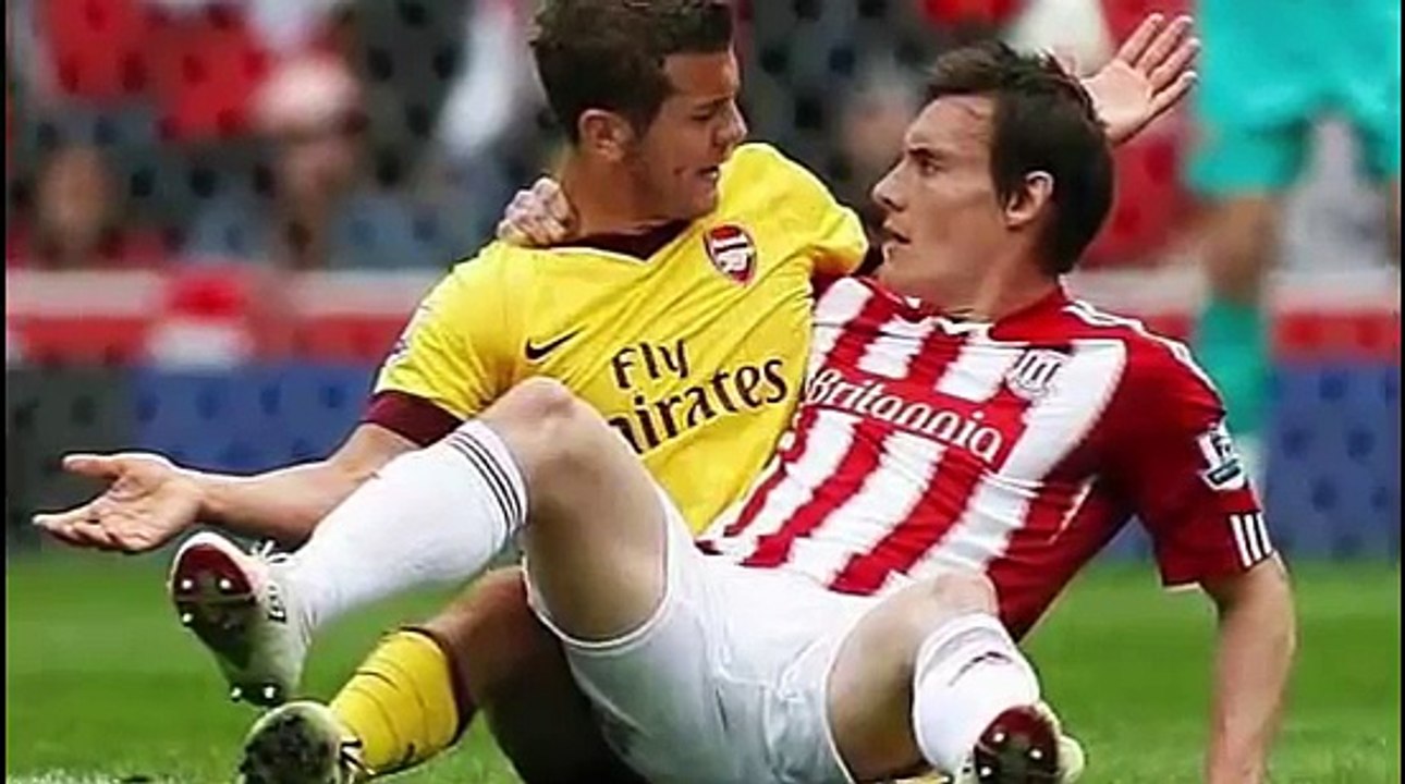 25 Funny Moment of Football That Captured at The Right Moment   Funny Video