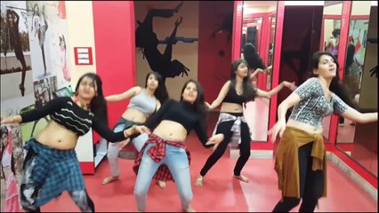 Hot Girls Dance in Hostal romaintic girls