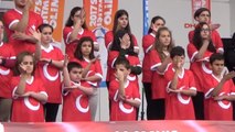 Samsun'da Işitme Engelli Çocuklar Istiklal Marşı'nı Işaret Diliyle Söyledi