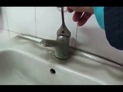 Aversa (CE) - Servizi igienici al cimitero: La musica non cambia (18.05.17)