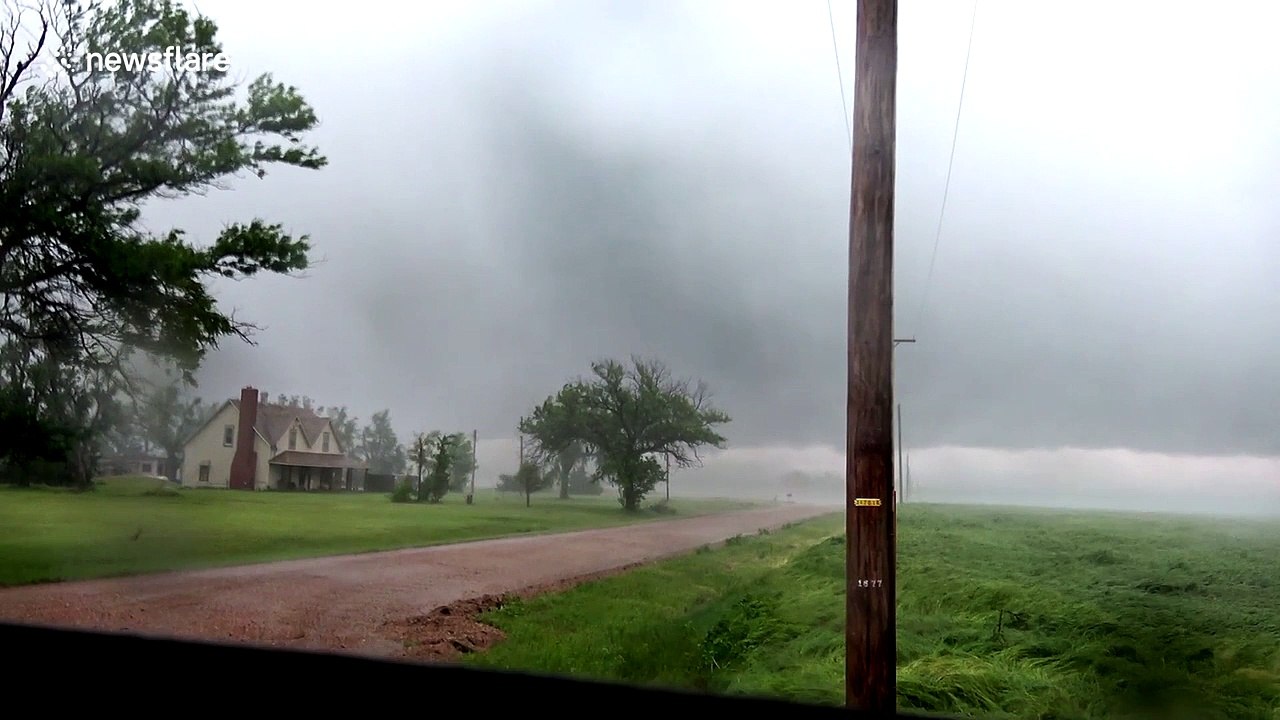 Storm chasers capture impressive close range footage of tornado