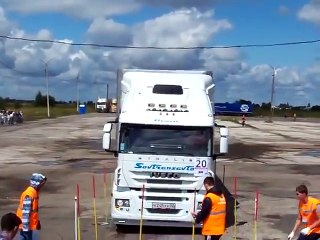 THE BEST PARKING SKILLS by a Volvo Truck Driver