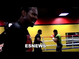 shane mosley fights this weekend is AMAZING SHAPE! esnews