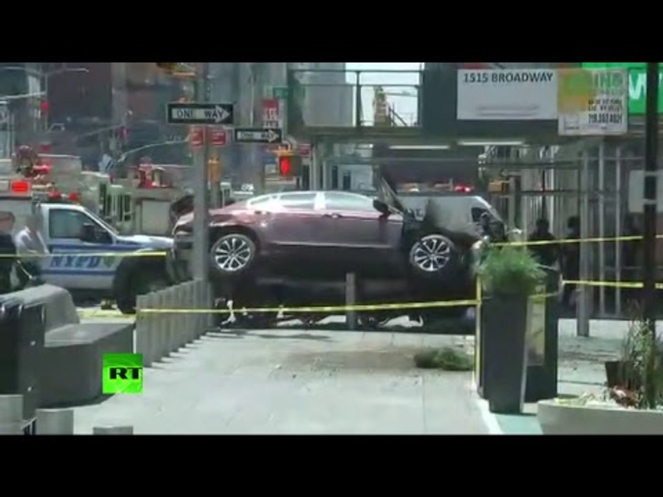 Vehicle plows into pedestrians in Times Square, 1 dead 19 injured (STREAMED)