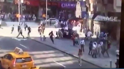 New-York : Les images de la voiture fonçant dans la foule (vidéo)