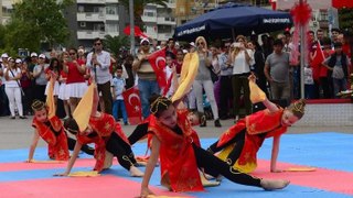 Adana'daki 19 Mayıs coşkusuna İzmir Marşı damgasını vurdu