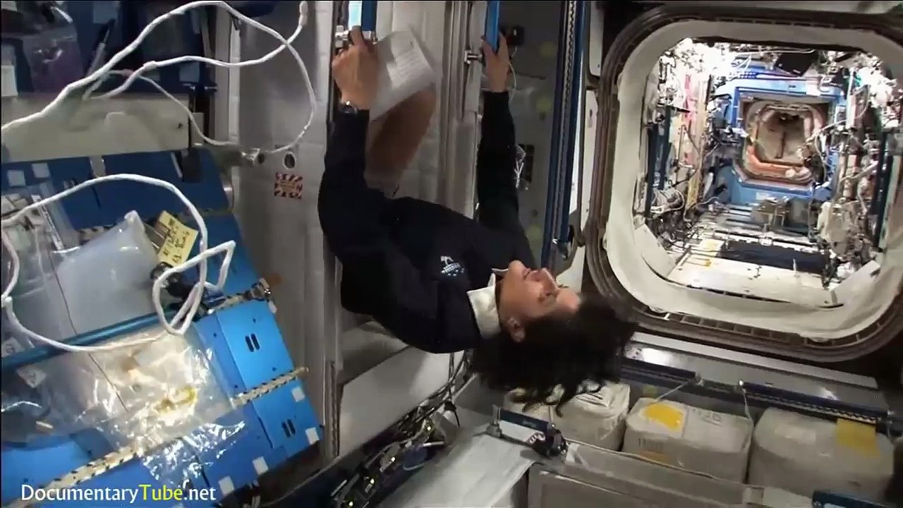 Une partie de ISS les lits et la salle de bain