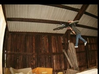 le petit Bac a mousse dans la prairie