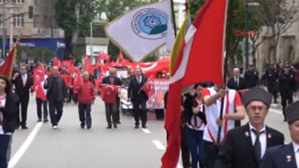 Bursa'da Atatürk'ü Anma, Gençlik ve Spor Bayramı'nda Işaret Diliyle Istiklal Marşı