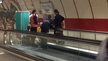 Taksim Metrosunda Korku Dolu Anlar! Yaşlı Turist Yürüyen Banda Sıkıştı